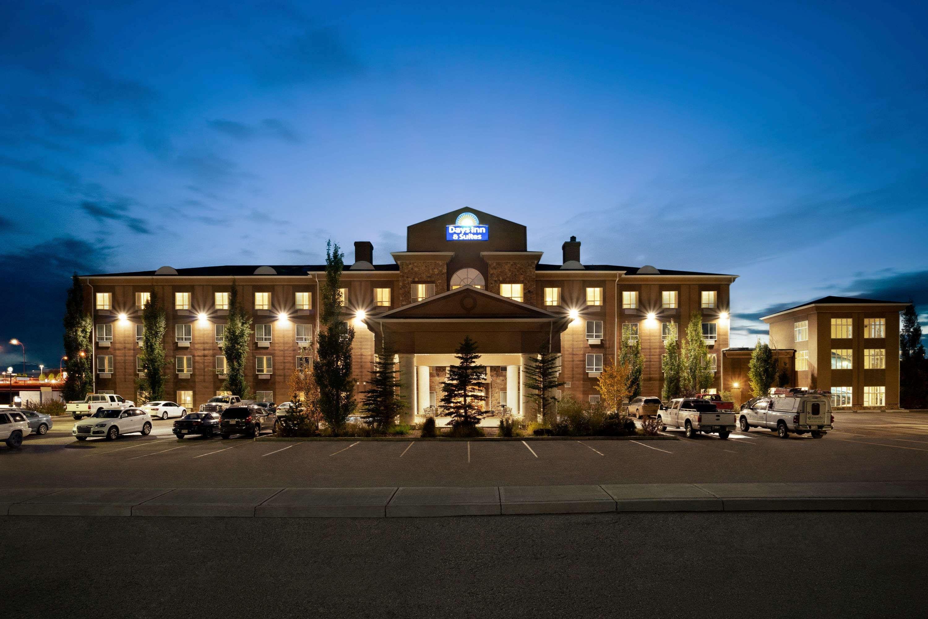 Days & By Wyndham Hotel